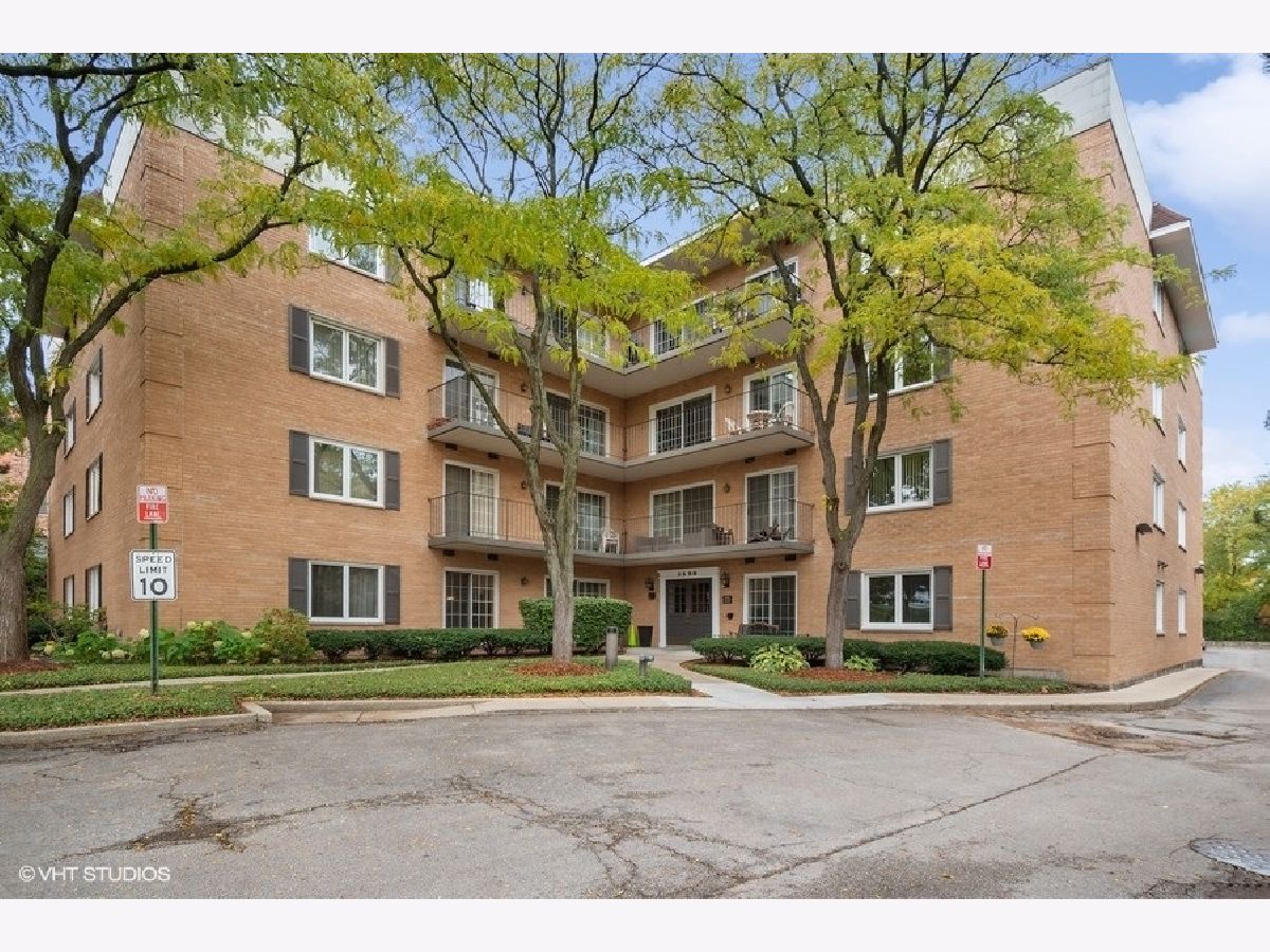 Condominiums Sold London Court Evanston Illinois, 3500 Church