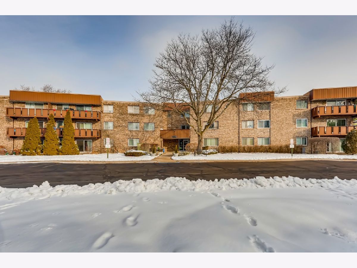 Condominiums Rented Brookwood Rolling Meadows Illinois, 2650 Brookwood Way