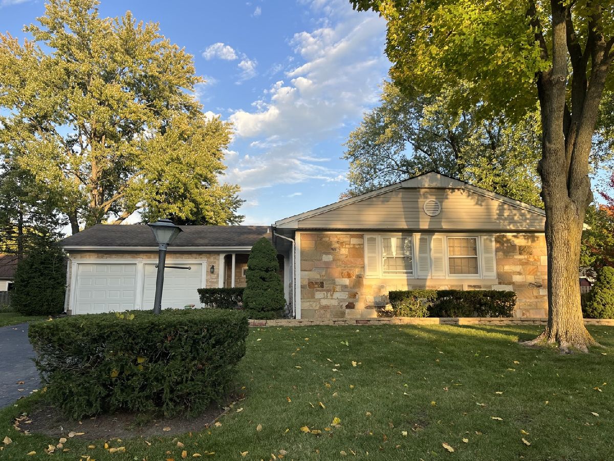 Homes Rented Strathmore Buffalo Grove Illinois, 3 Knight Hill