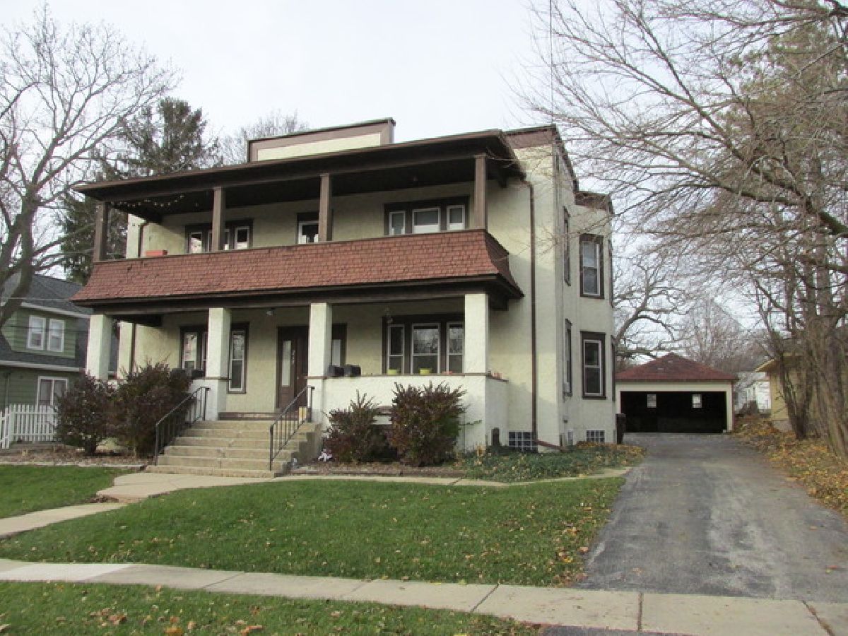 Homes Rented Fuller And Wheats Woodstock Illinois, 217 Grove