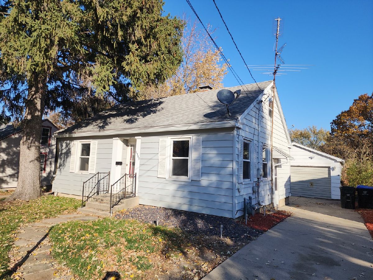 Homes Sold Somerset Point Bloomington Illinois, 1305 Eastholme