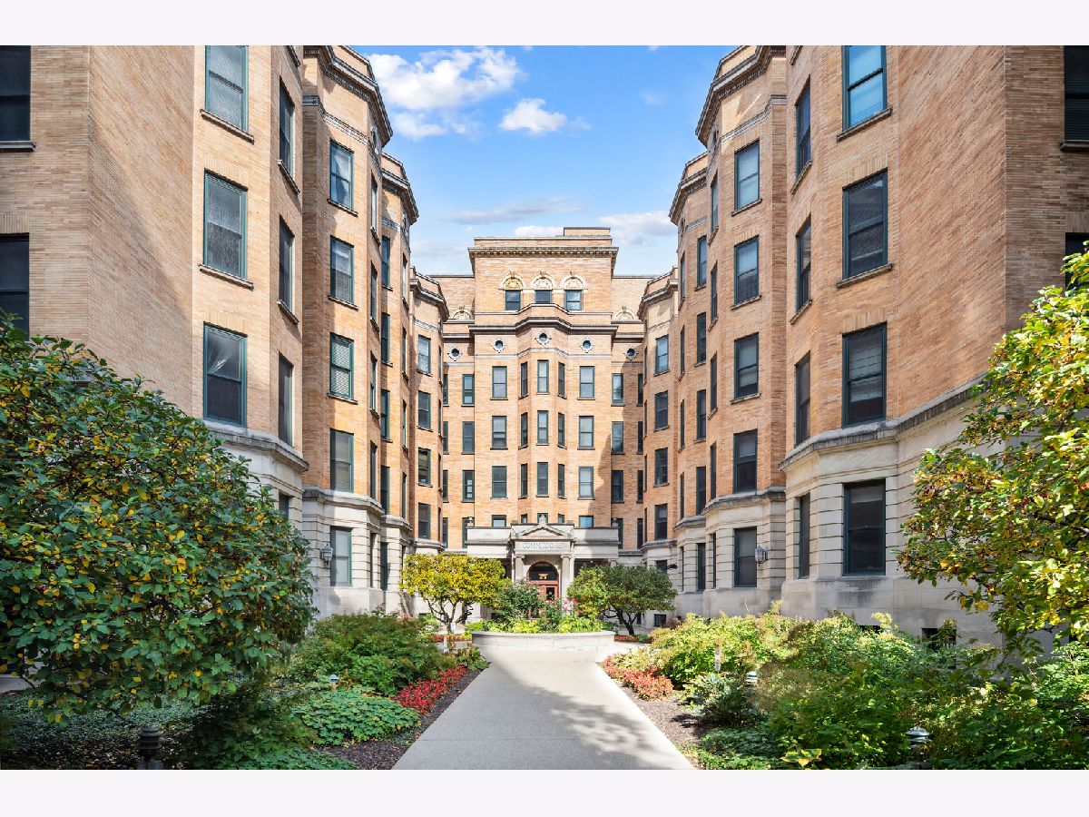 Condominiums Sold Commodore Chicago Illinois, 550 Surf