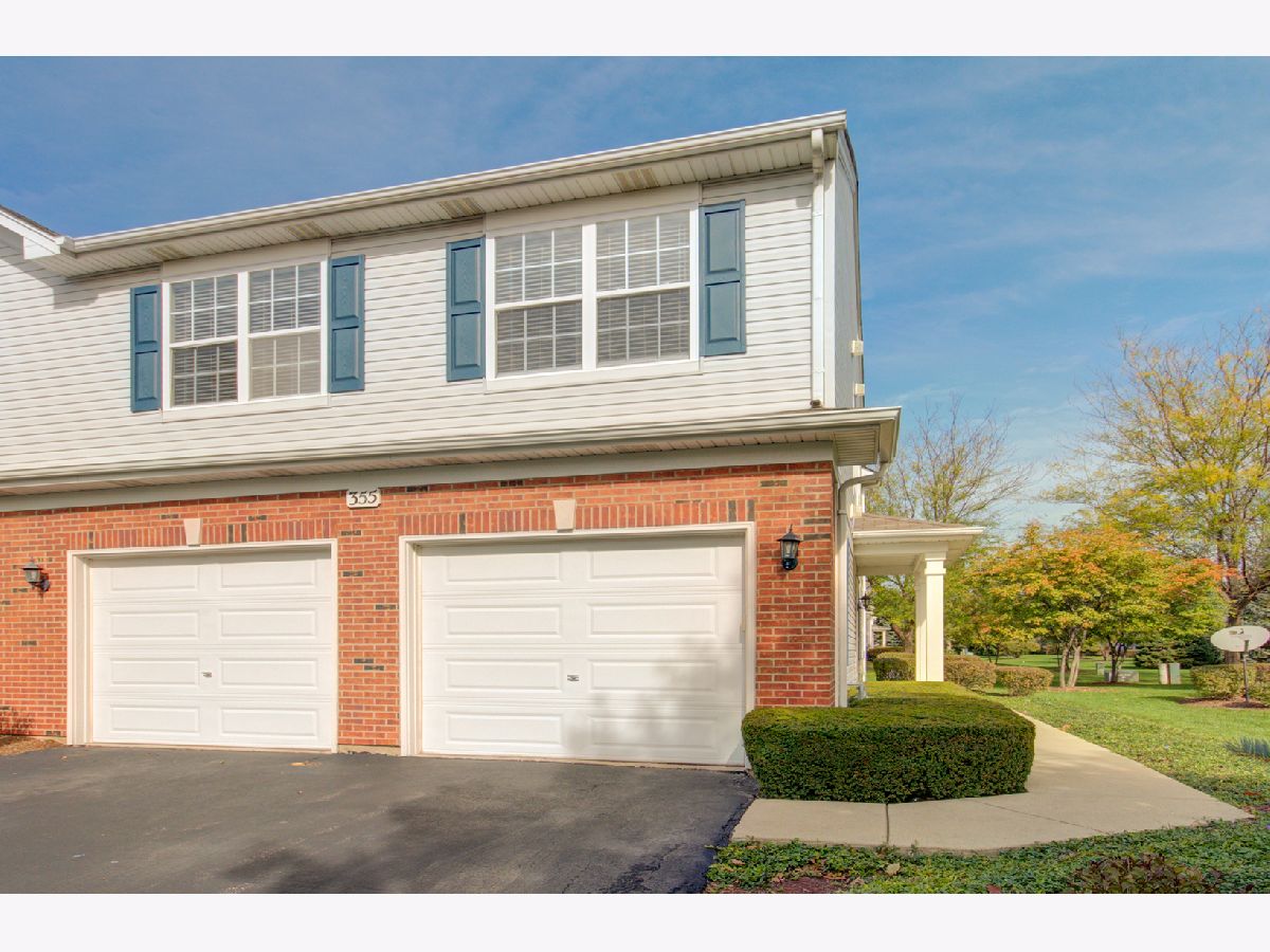 Townhomes & Homes Rented Blackberry Knoll Oswego Illinois, 355 Grape Vine