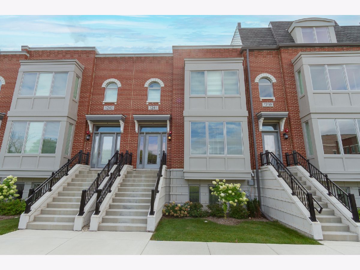 Condos & Townhomes Sold Gateway Northbrook Illinois, 1241 Gateway