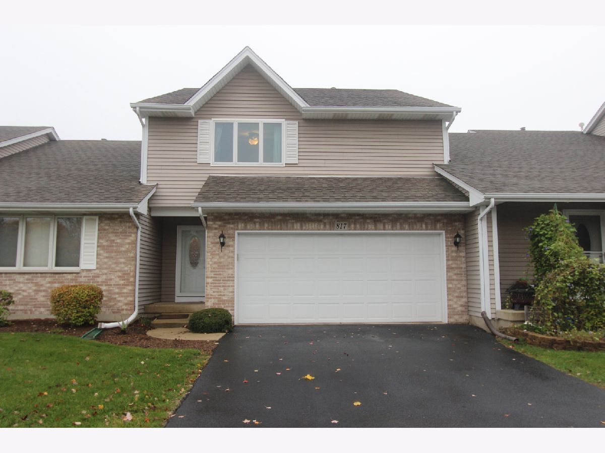 Townhomes & Condos & Homes Sold Old Mill Manor Hampshire Illinois, 817 Katherine