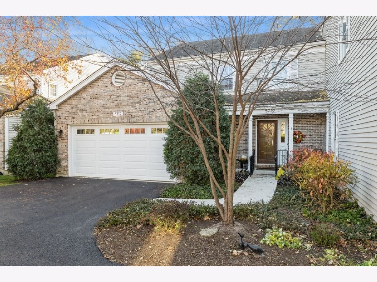 Condos & Townhomes Sold Foxgate Of Hinsdale Hinsdale Illinois, 5712 Foxgate