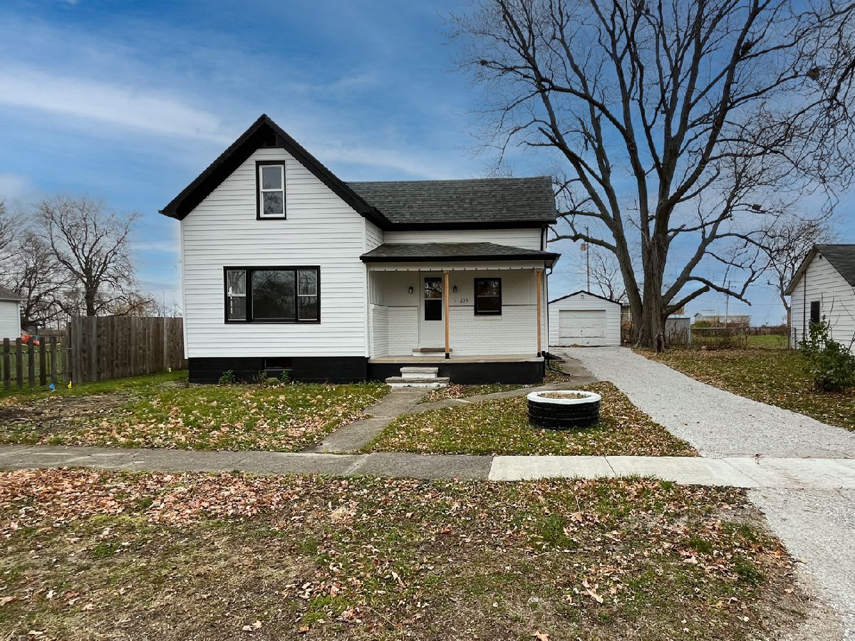  Sold Arrowsmith Illinois, 205 Walnut