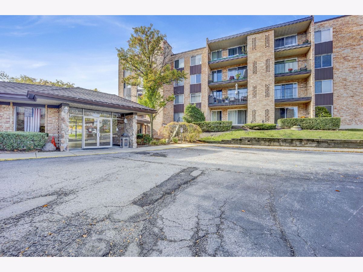 Condominiums Sold Hunt Club On The Lake Mount Prospect Illinois, 1101 Hunt Club