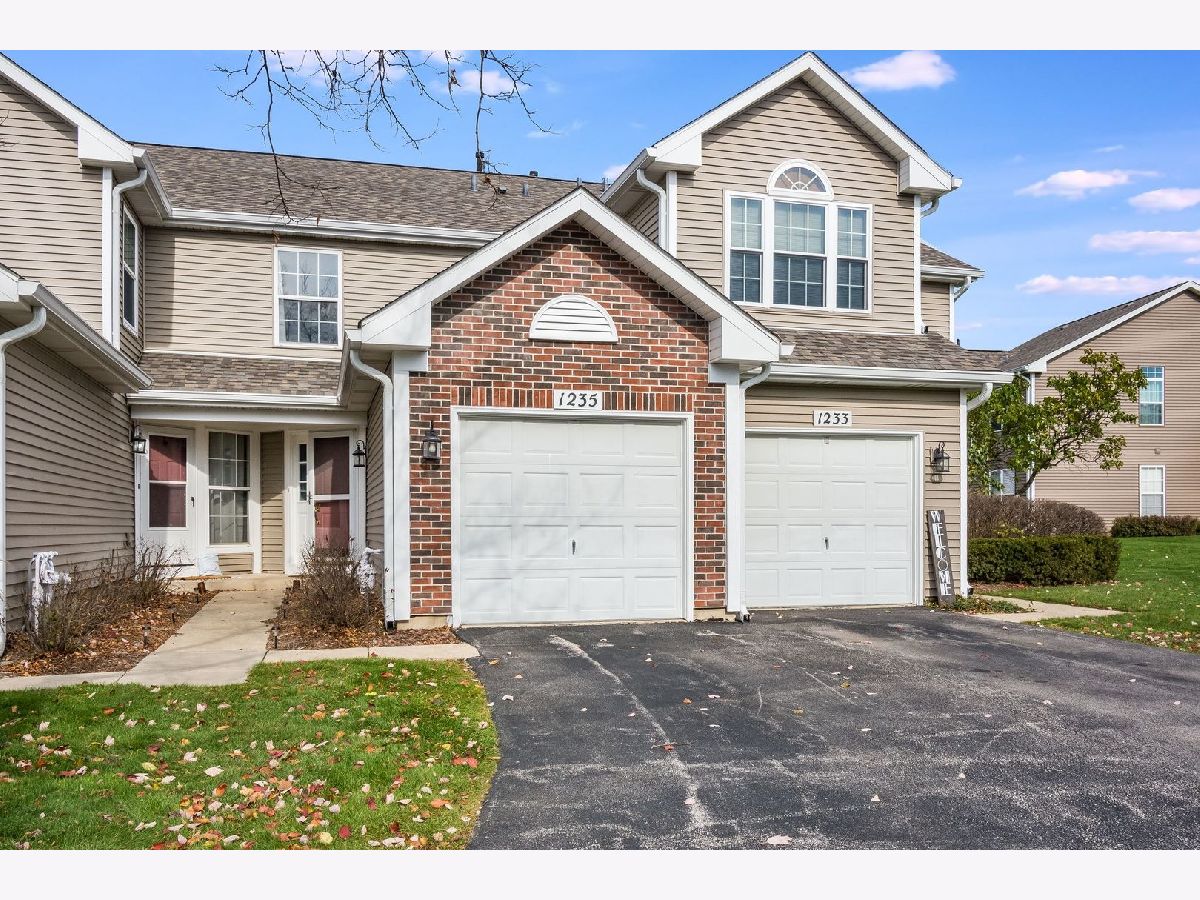 Cobblers Crossing Elgin IL, Townhomes & Condos & Homes For Sale & For