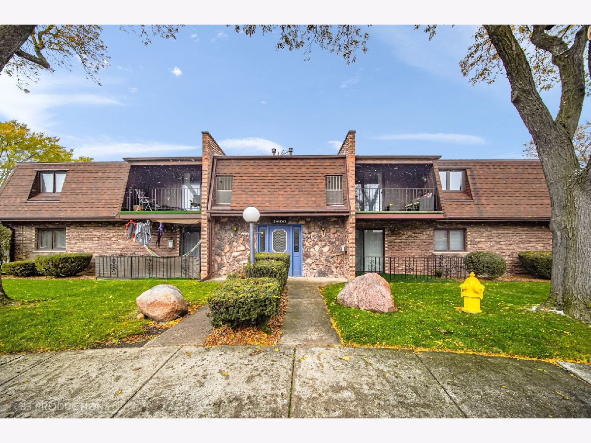 Condominiums Sold Brooklodge Palos Hills Illinois, 10600 Brooklodge