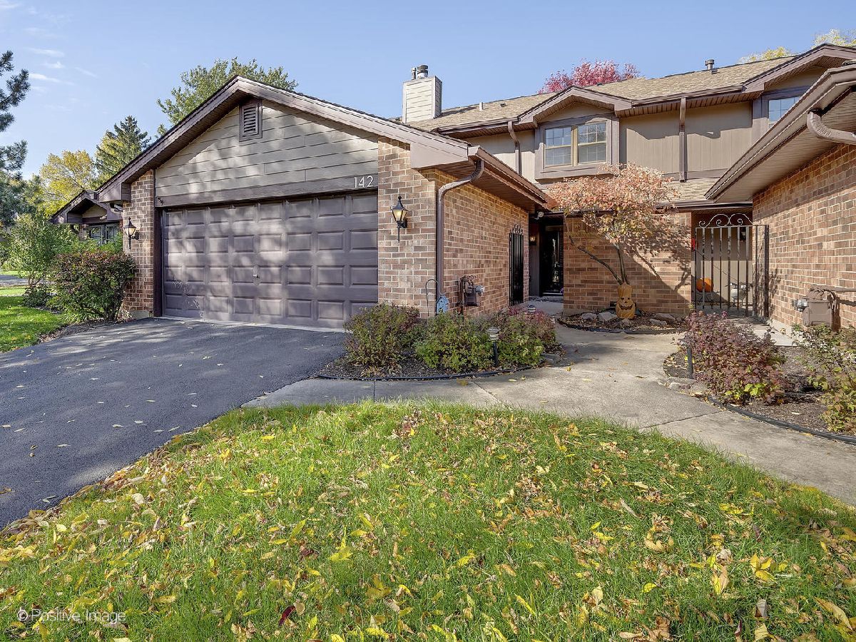 Townhomes Sold Indian Trail Westmont Illinois, 142 Indian Boundary