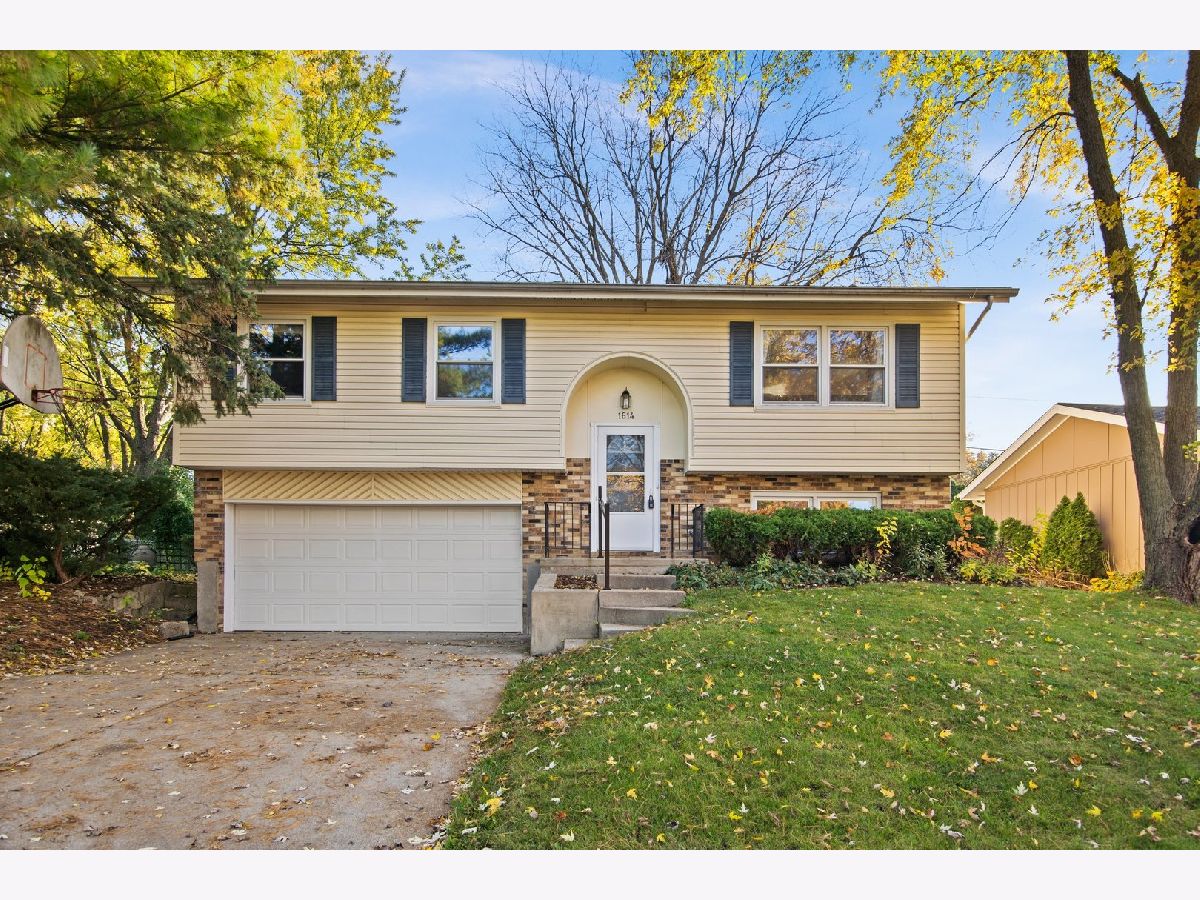 Homes Rented Rolling Hills Manor St Charles Illinois, 1614 Lucylle