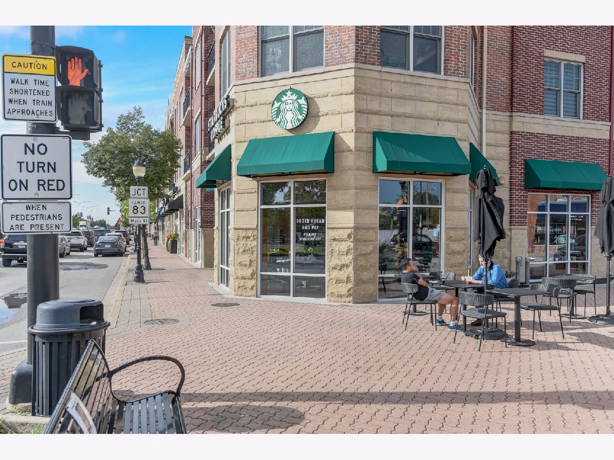 Condominiums Rented Village Centre Mount Prospect Illinois, 100 Emerson