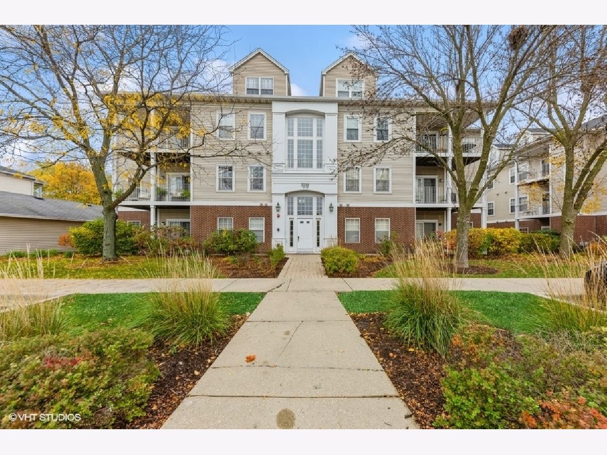 Condominiums Sold Stratford Court Lake Bluff Illinois, 3299 Stratford