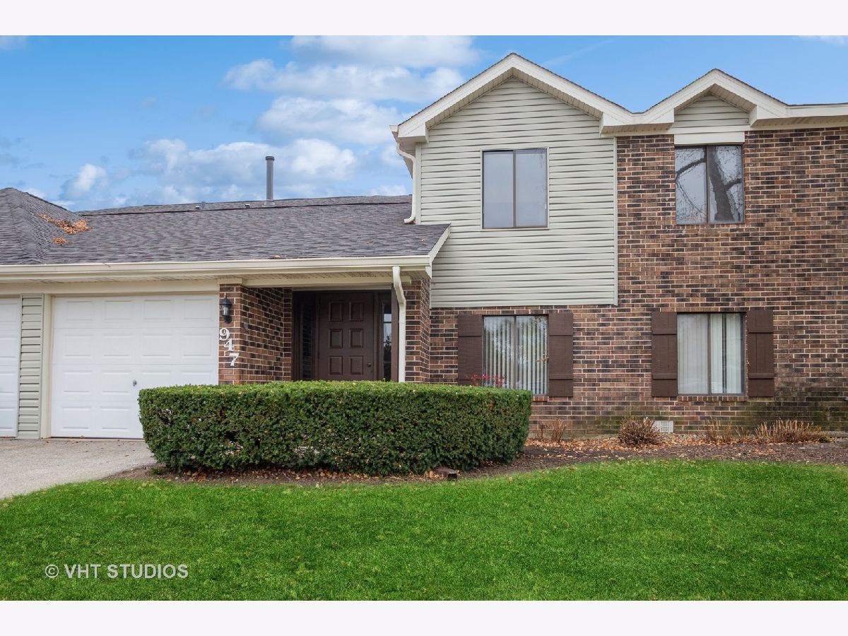 Condominiums Sold Cross Creek Roselle Illinois, 947 Cross Creek