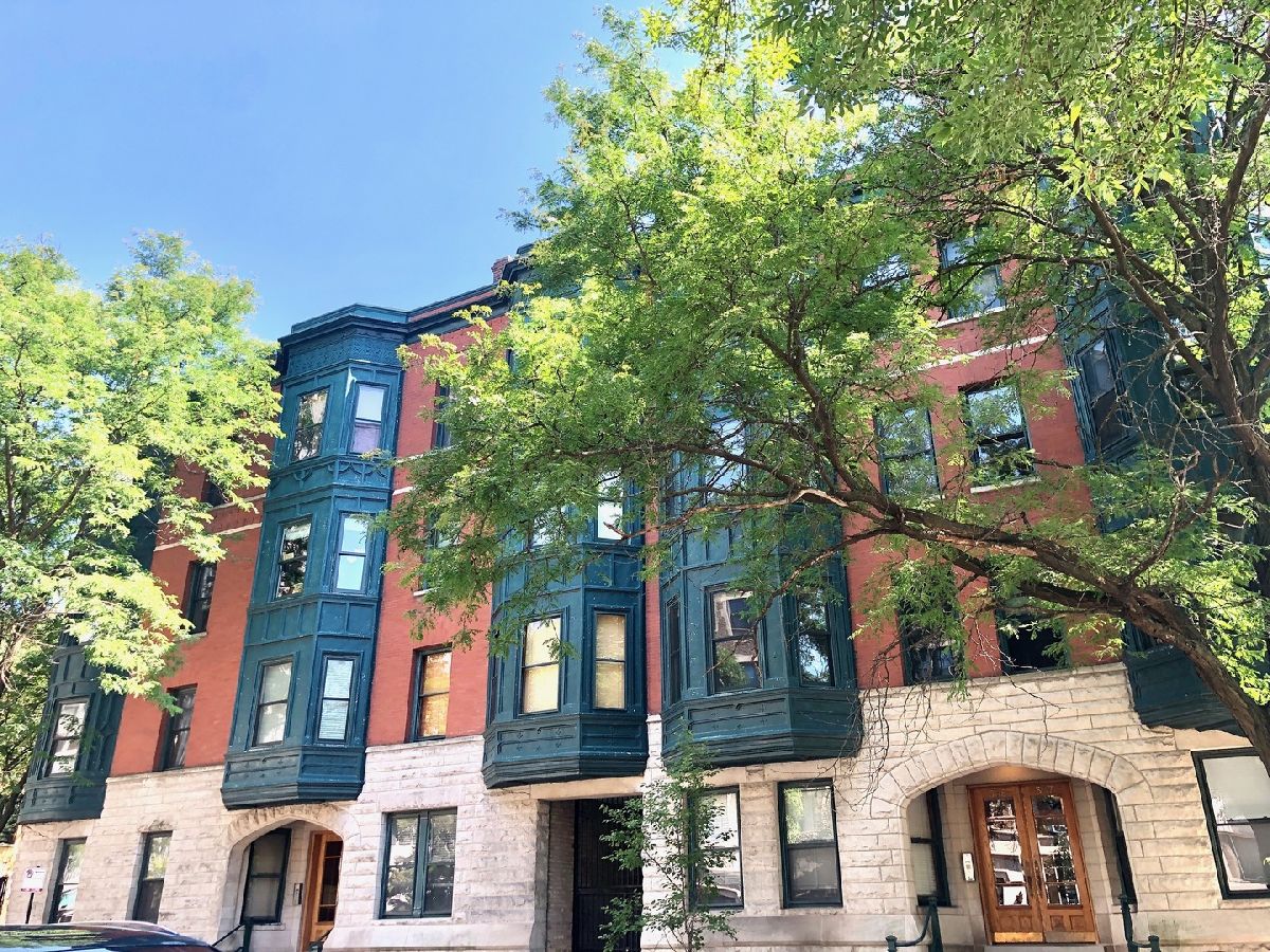 Condos & Townhomes Rented Victorian Landmark Condos Chicago Illinois, 505 Fullerton