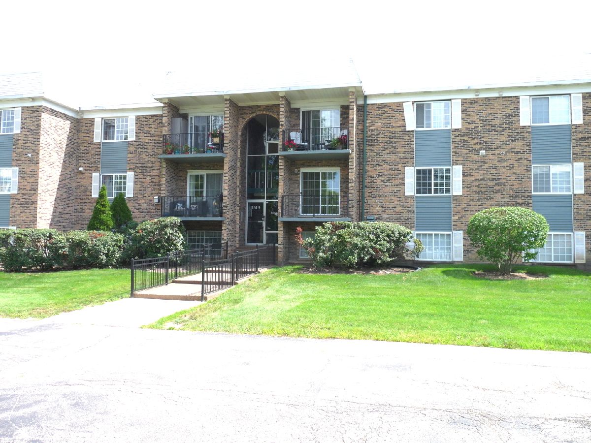 Condominiums Rented Arlington Glen Arlington Heights Illinois, 1619 Windsor