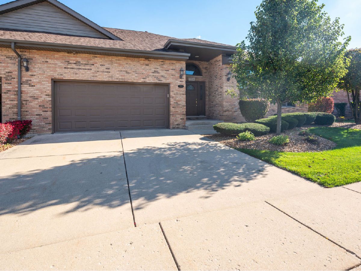 Townhomes Sold Hunt Club Estates Frankfort Illinois, 9354 Fox Run