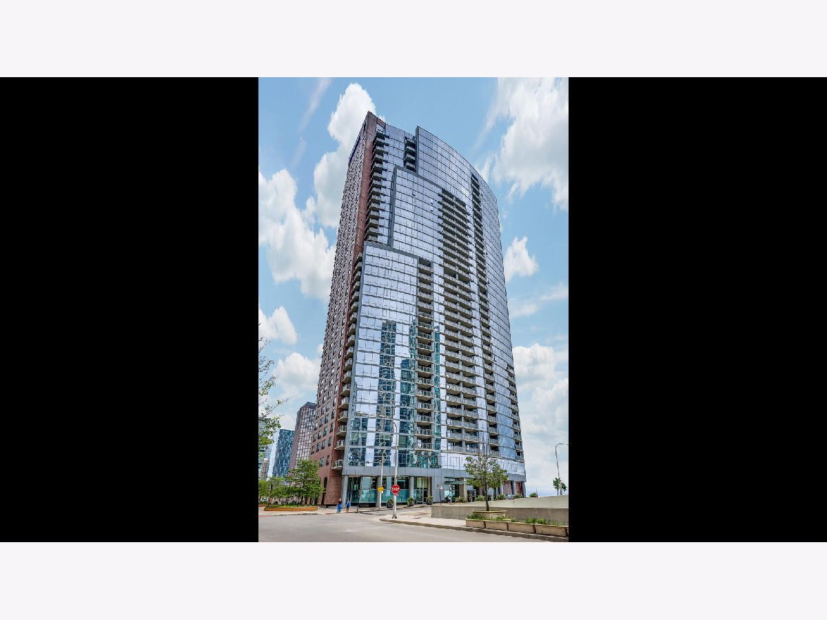 Condos & Townhomes Rented Chandler Chicago Illinois, 450 Waterside