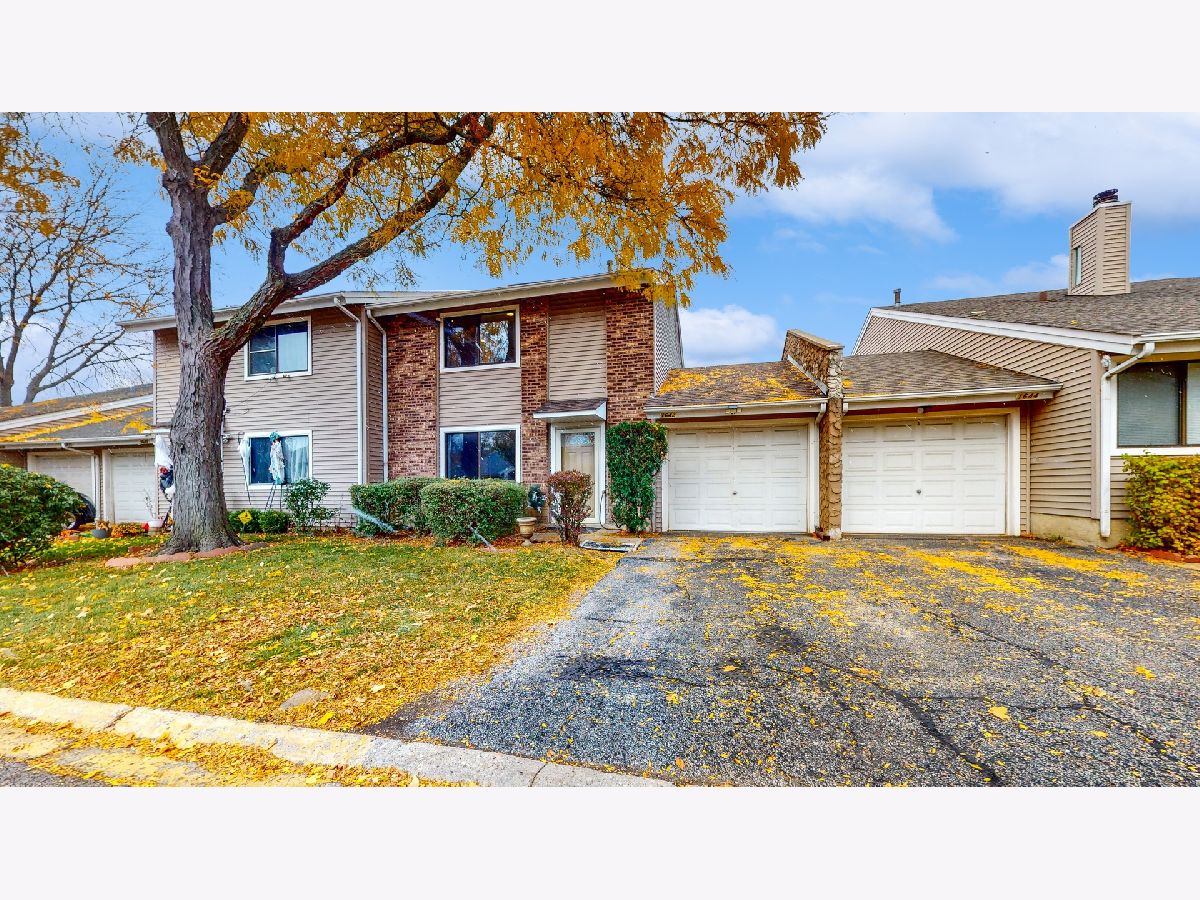 Townhomes & Condos Sold Hidden Creek Palatine Illinois, 1642 Rainbow Bay
