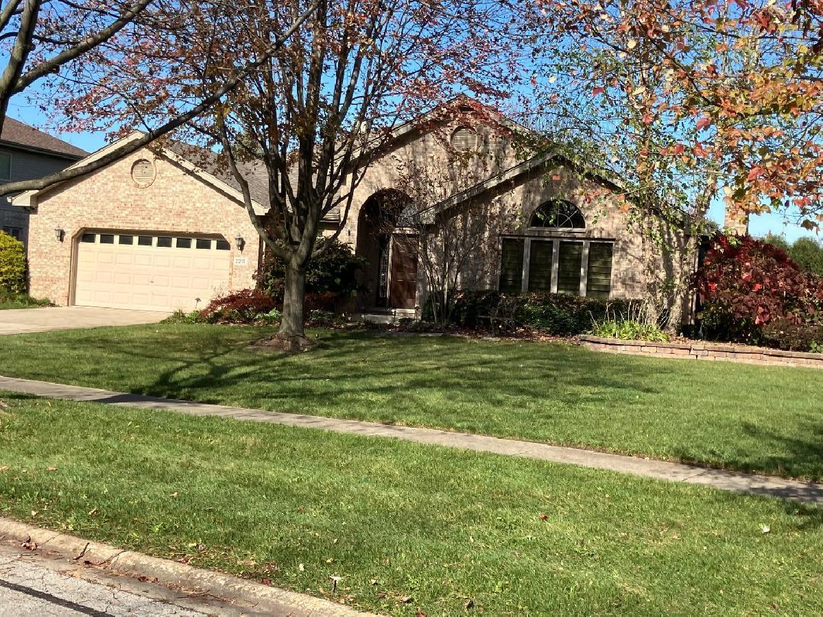 Homes Rented Tara Hill Darien Illinois, 2216 Carlow