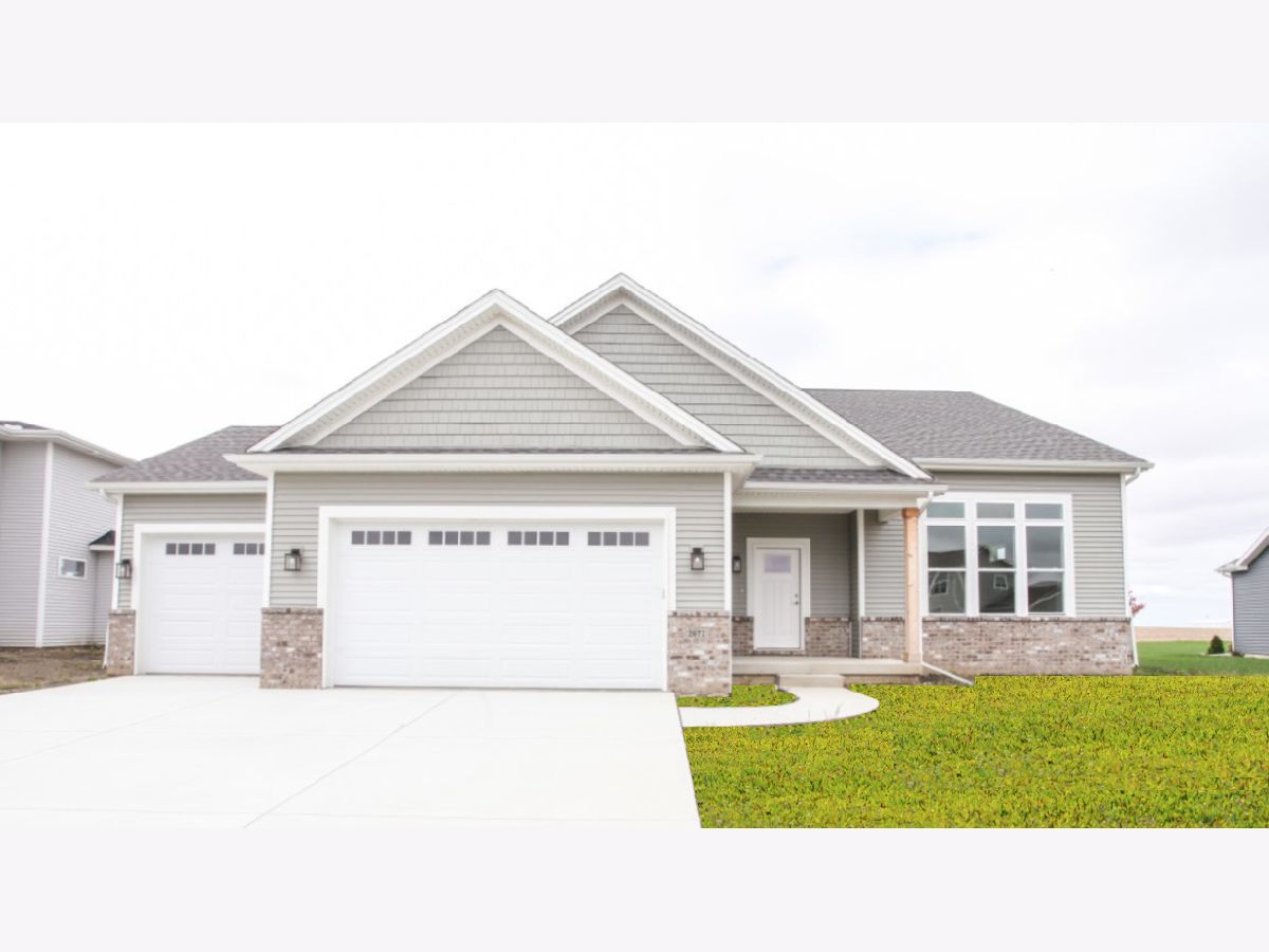 Homes & Condos & Townhomes Sold North Bridge Normal Illinois, 2671 Billings