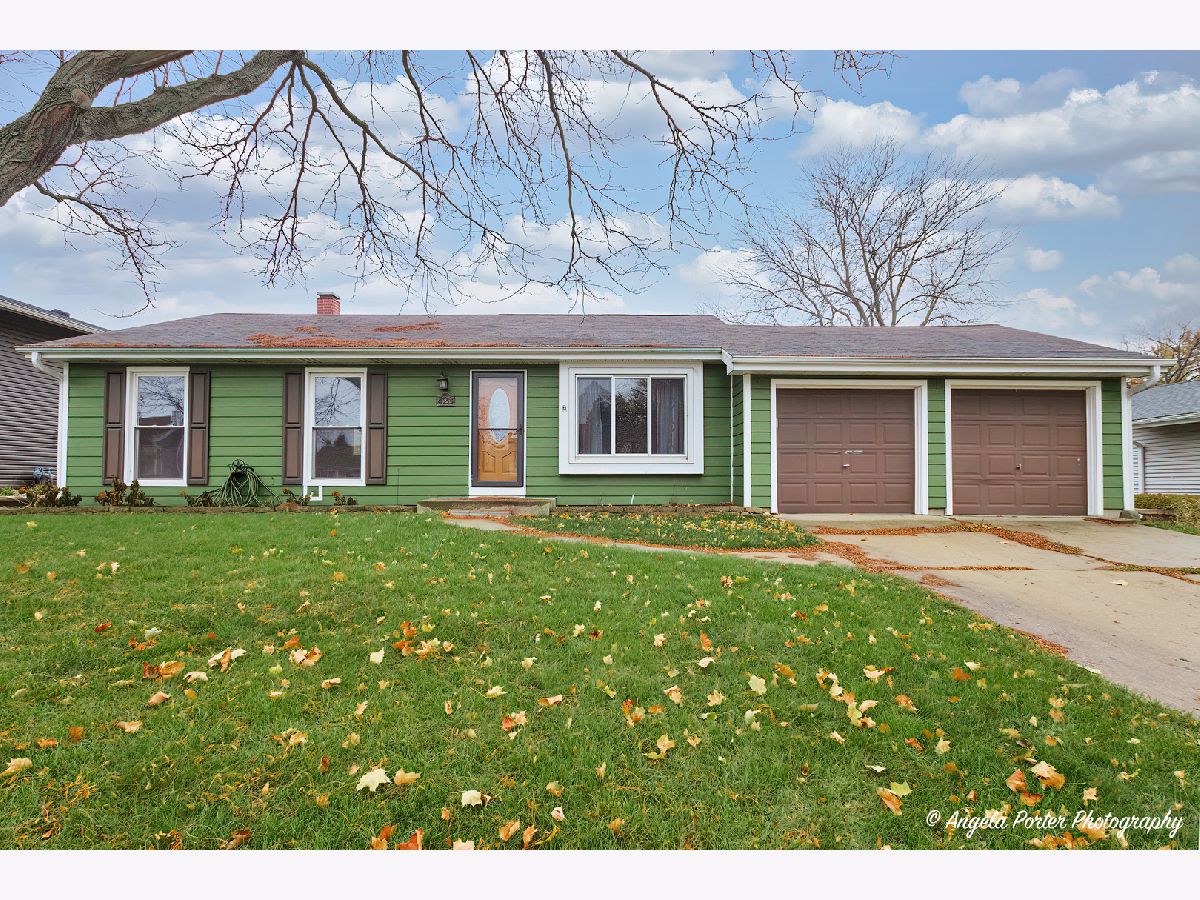 Homes Sold Fox Ridge Mchenry Illinois, 423 Stratford