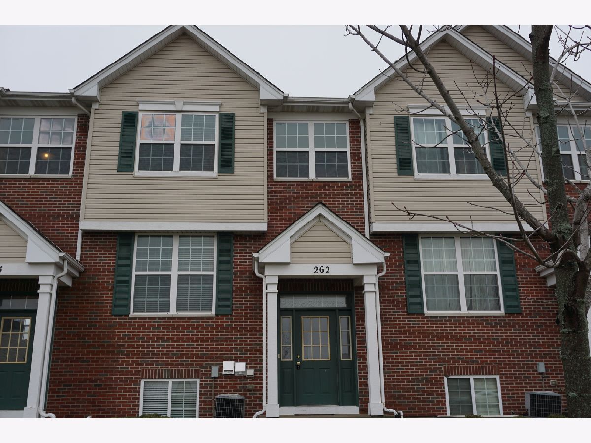 Townhomes & Condos Rented Creekside Romeoville Illinois, 262 Alder Creek