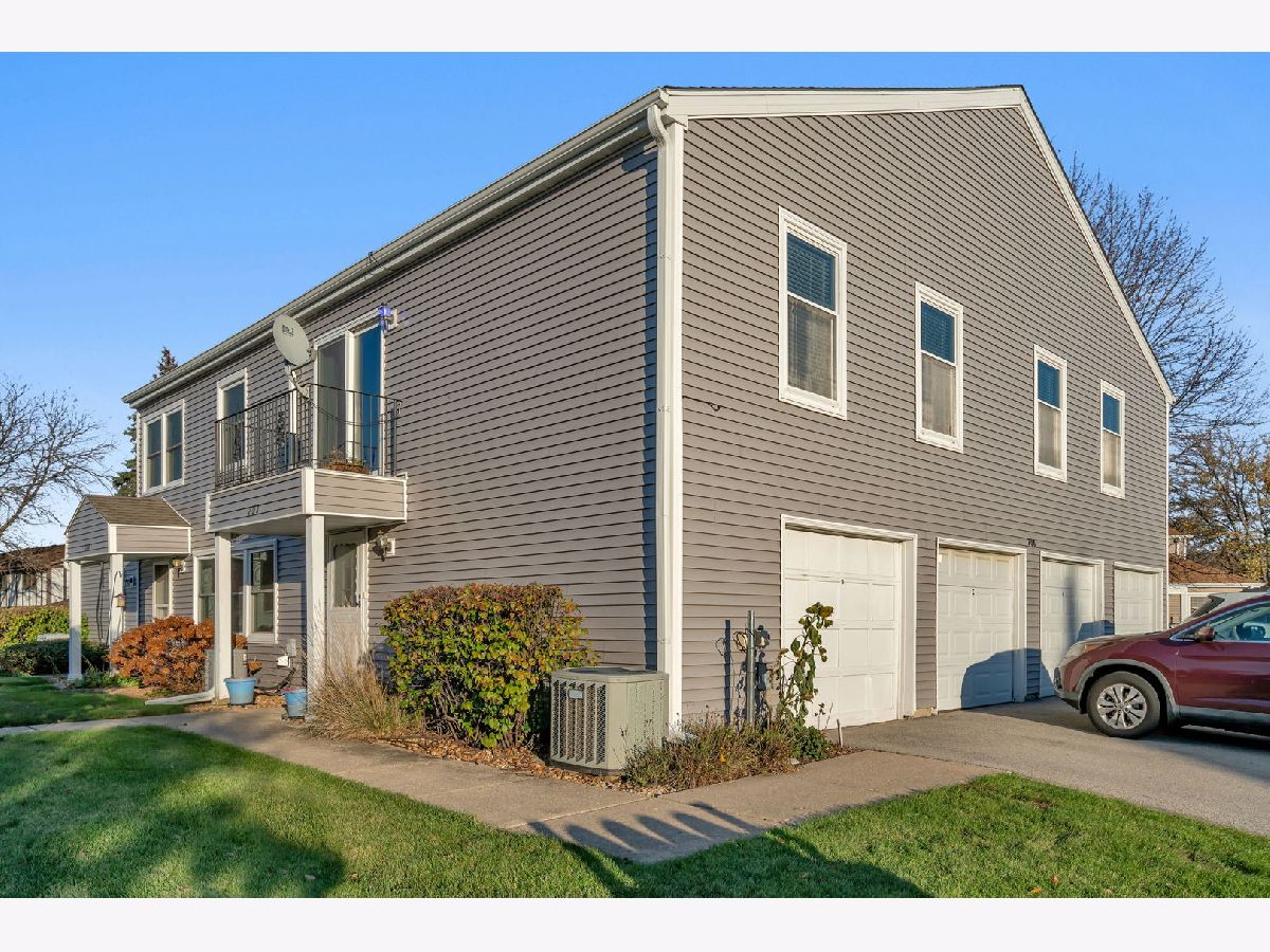 Townhomes & Condos & Homes Sold Greenbriar New Lenox Illinois, 208 Manor