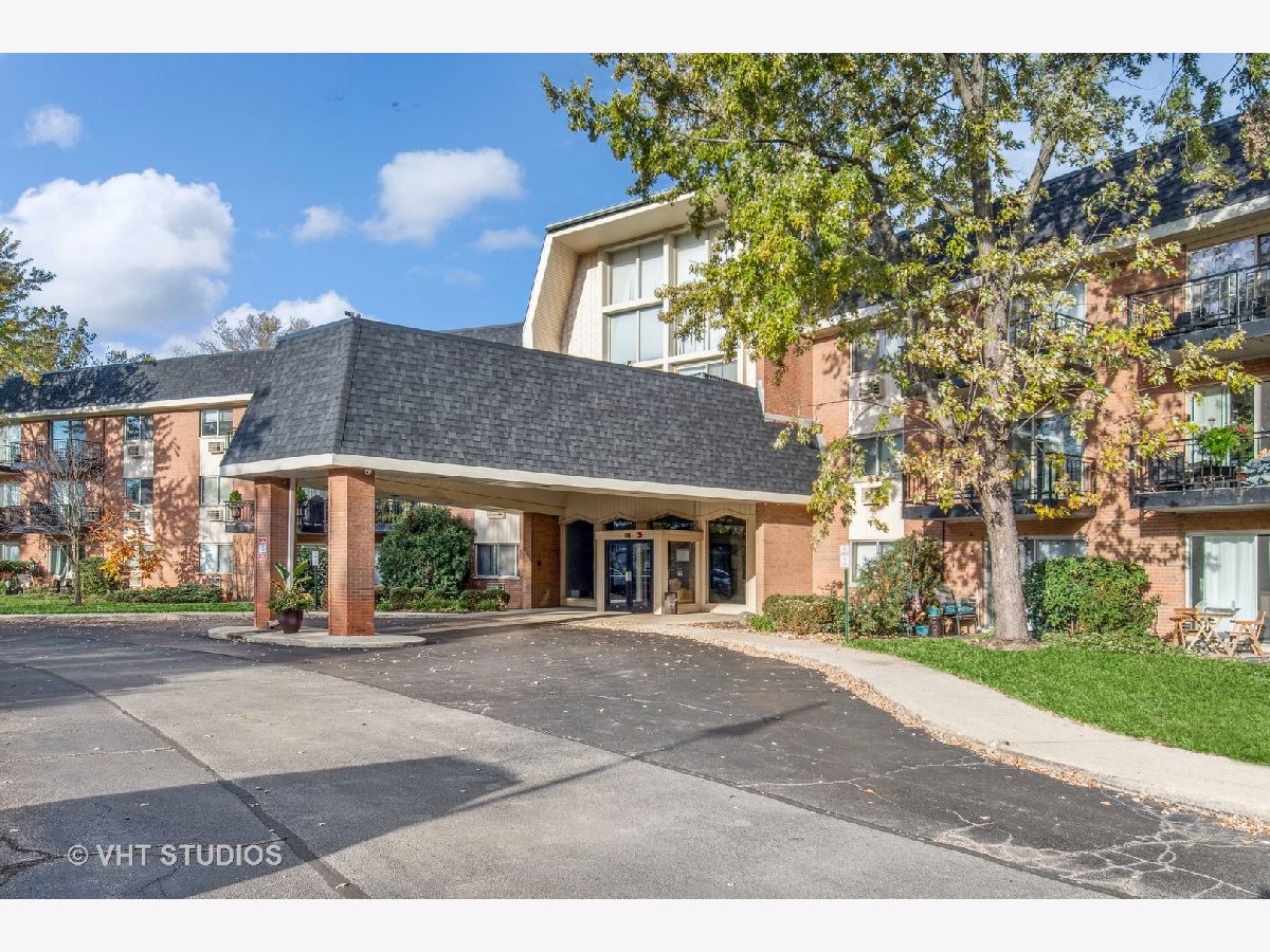Condominiums Sold Royal Glen Glen Ellyn Illinois, 1188 Royal Glen
