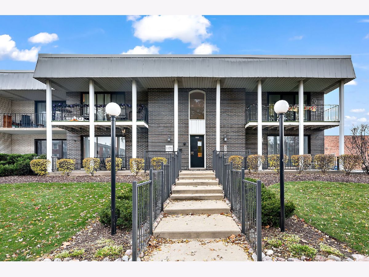 Condominiums Sold Parkshire Estates Oak Lawn Illinois, 9800 Karlov