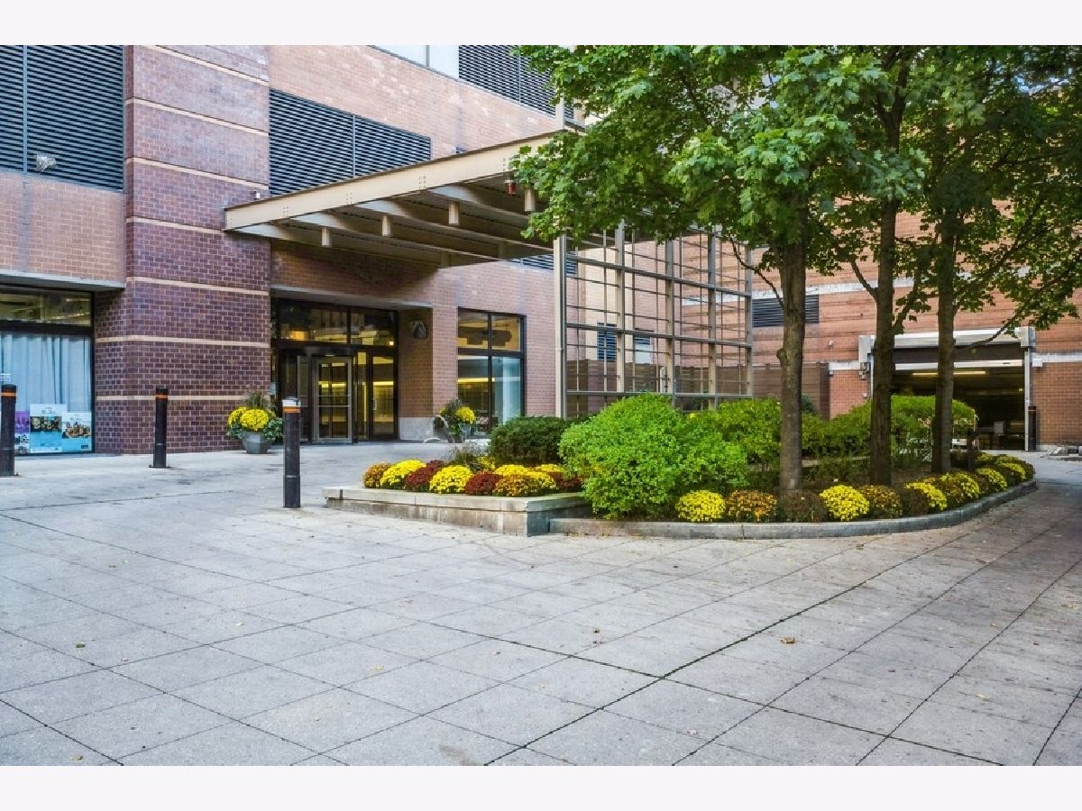 Condos & Townhomes Rented Dearborn Tower Chicago Illinois, 1530 State