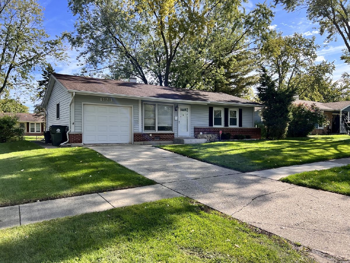 Homes Rented Centex Elk Grove Village Illinois, 1123 Cedar