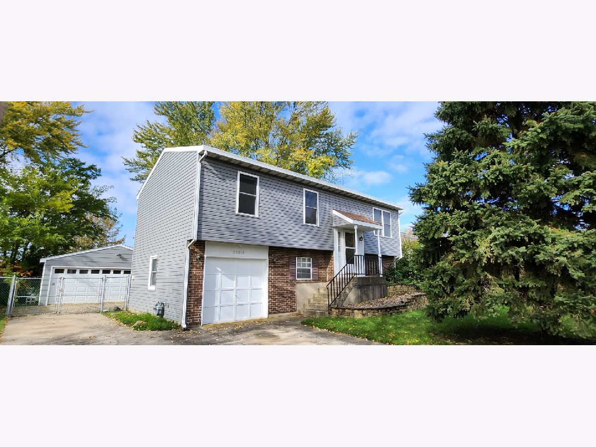 Homes & Townhomes & Condos Rented Frankfort Square Frankfort Illinois, 20018 Spruce