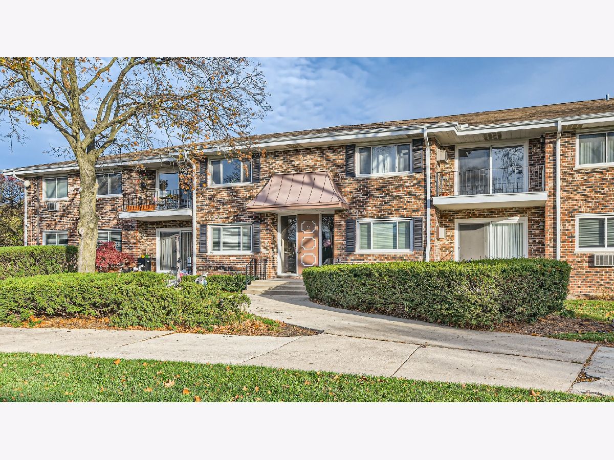 Condominiums Sold Woodglen Glen Ellyn Illinois, 45 Main