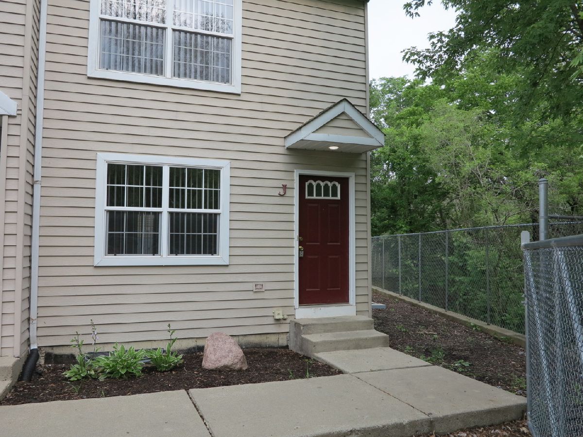 Townhomes Rented Castlebrook Townhomes Wauconda Illinois, 667 Liberty
