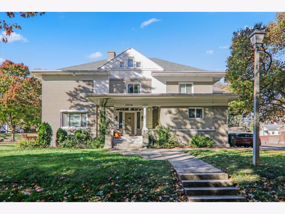 Homes & Condos & Townhomes Sold Davis Addition Bloomington Illinois, 1314 Fell