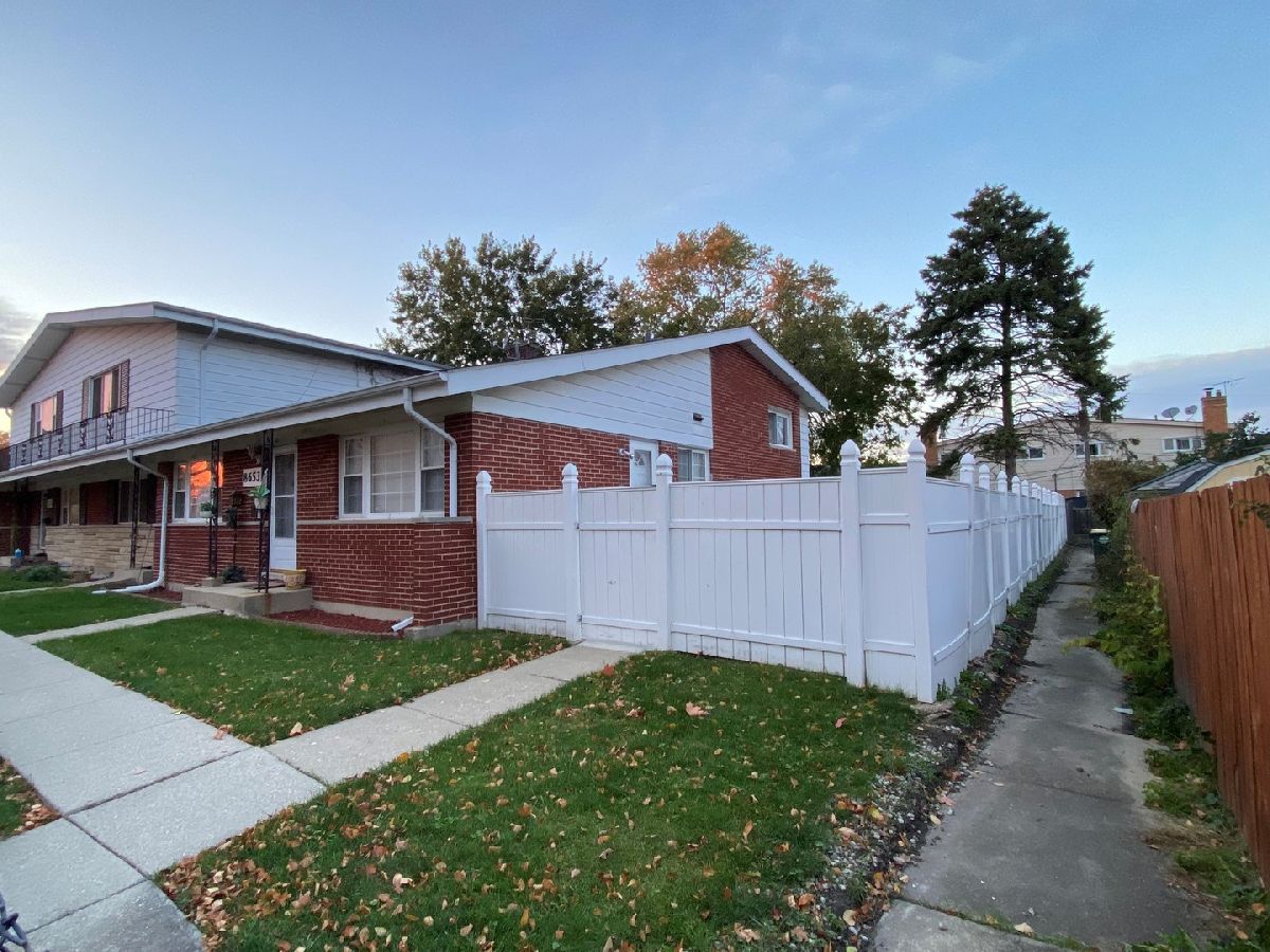 Townhomes & Homes Sold Chesterfield Gardens Niles Illinois, 8653 Shermer
