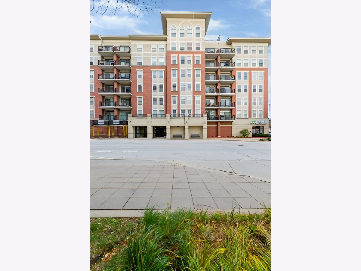Condominiums Sold Metropolitan Square Des Plaines Illinois, 656 Pearson