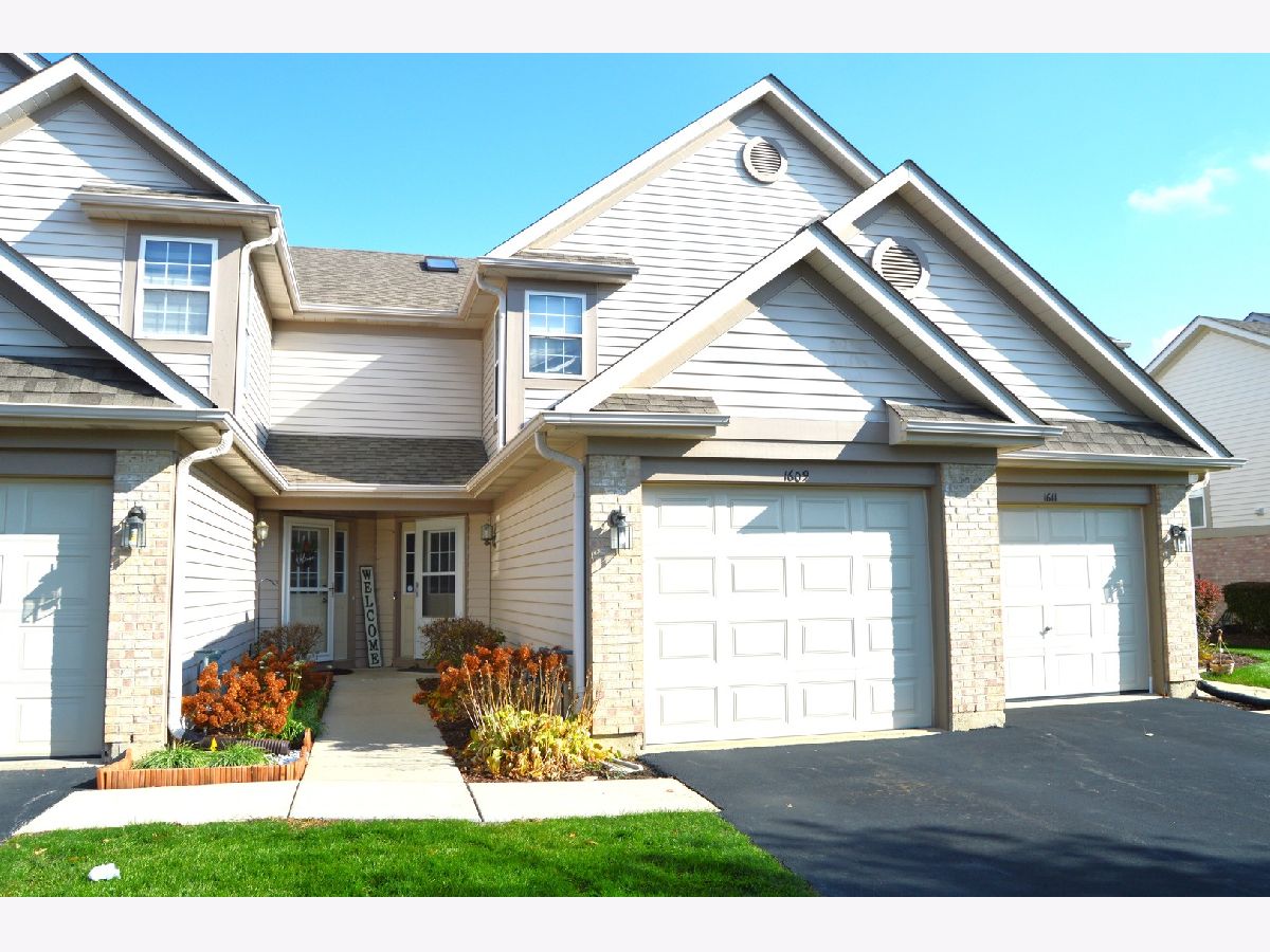 Townhomes & Condos Rented Briar Pointe Schaumburg Illinois, 1609 Orchard