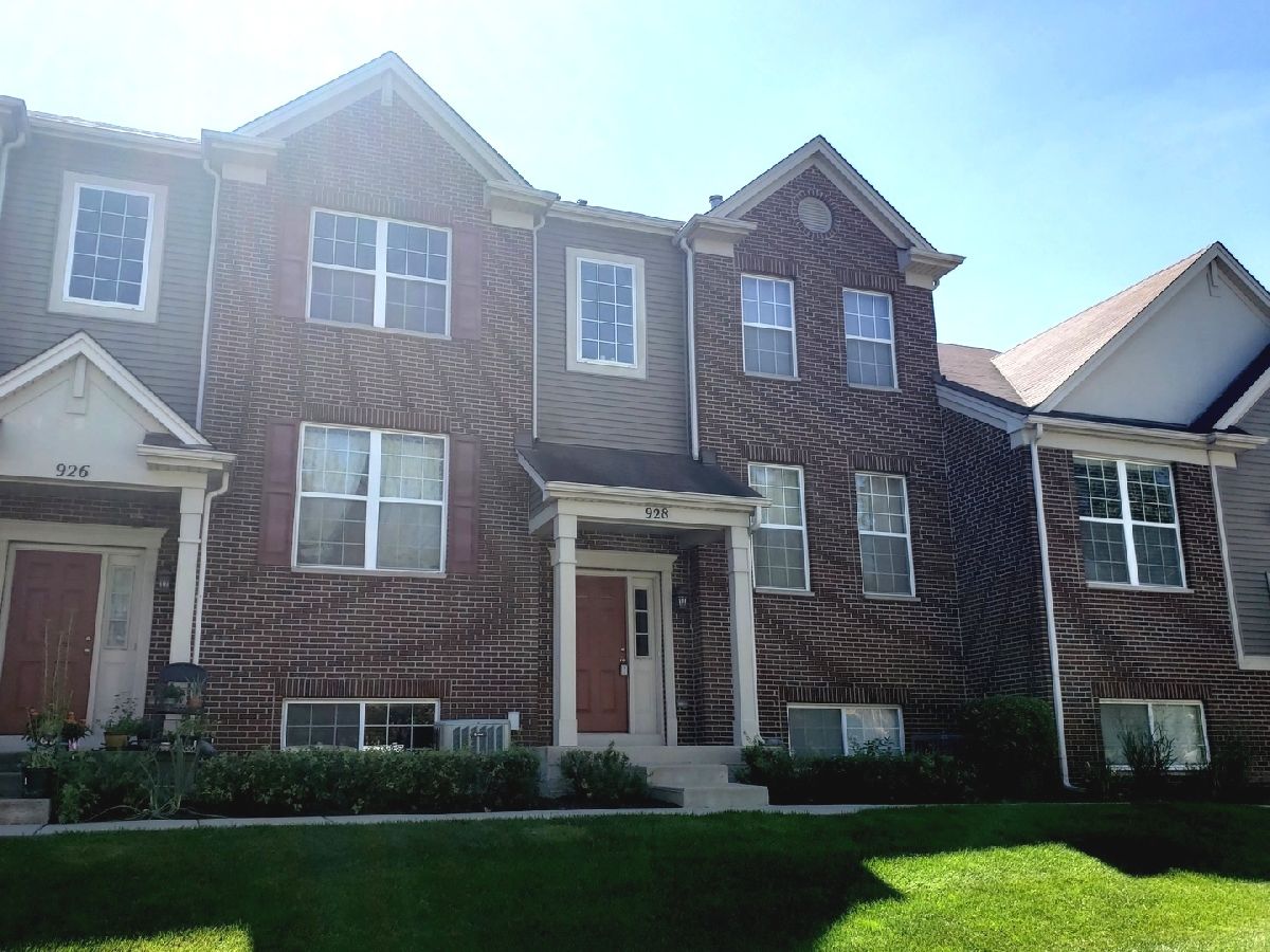 Townhomes Rented Neudearborn Station Naperville Illinois, 928 Charlton