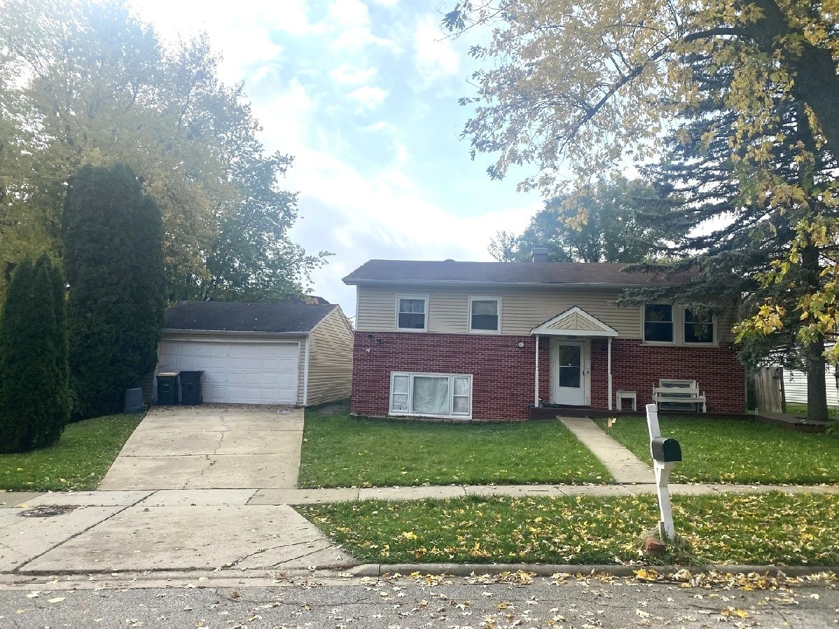 Homes Sold North Hills Mundelein Illinois, 19529 Cambridge