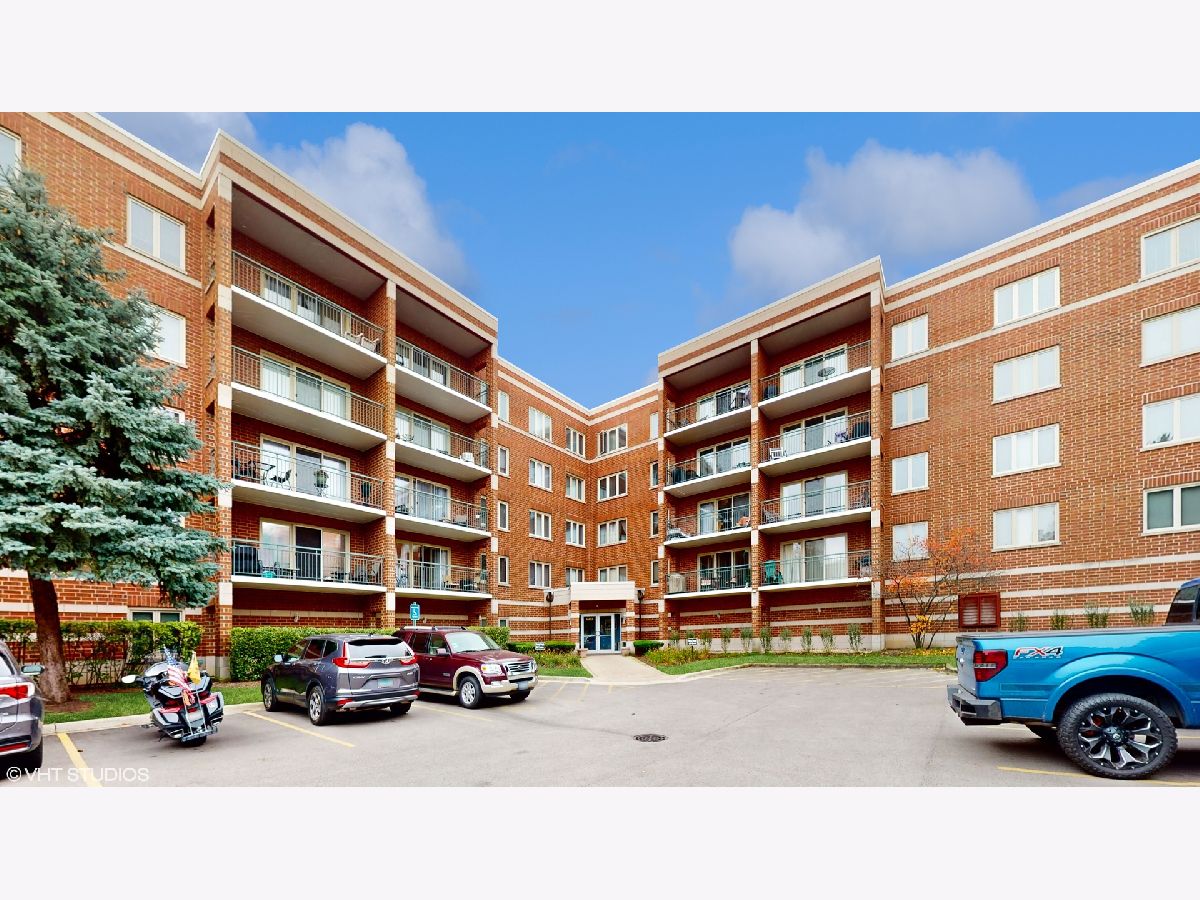 Condominiums Sold Glenlake Chicago Illinois, 6401 Berteau