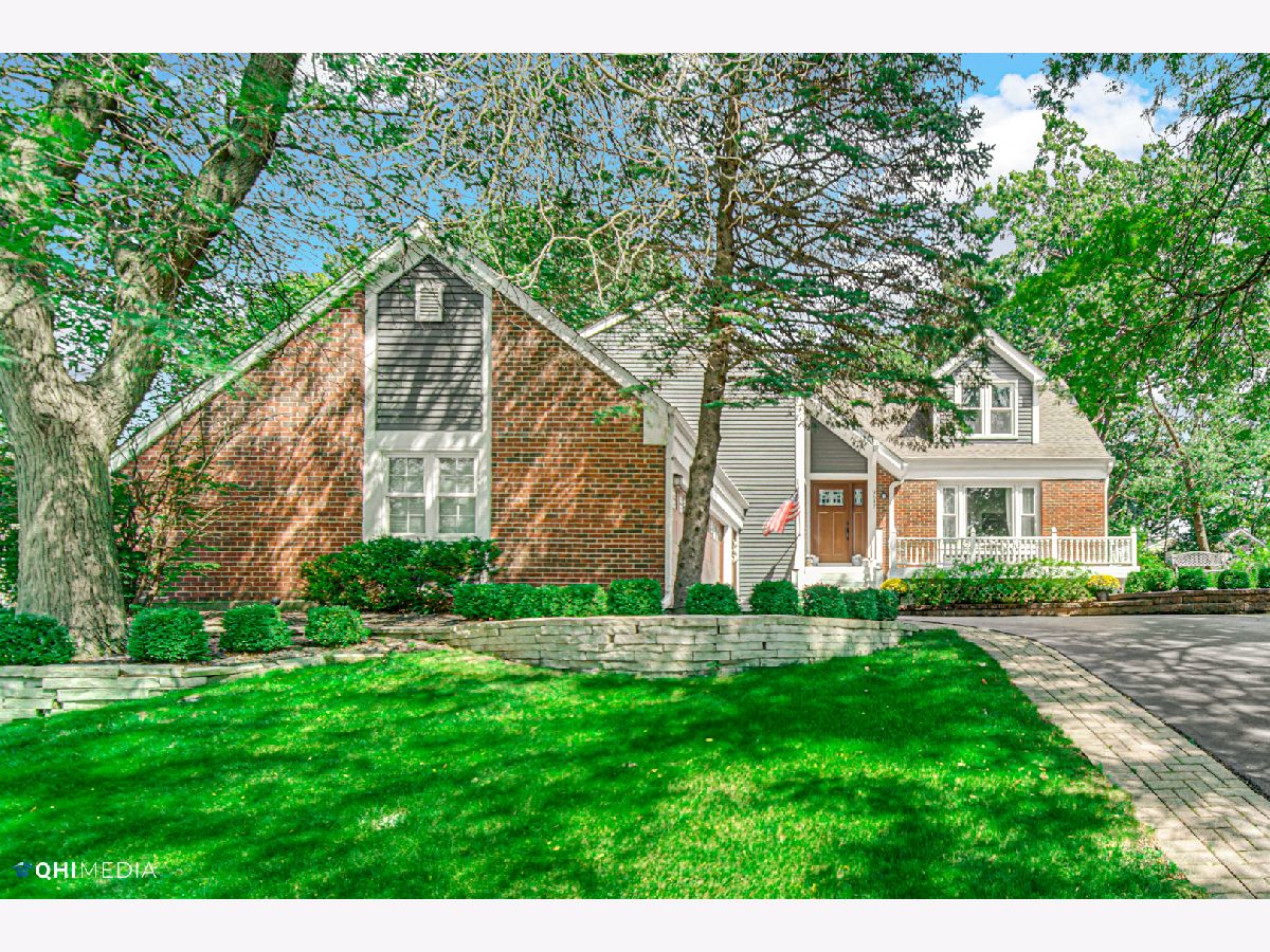 Homes & Condominiums Sold Hills Of Palos Palos Hills Illinois, 9647 Wooded Path