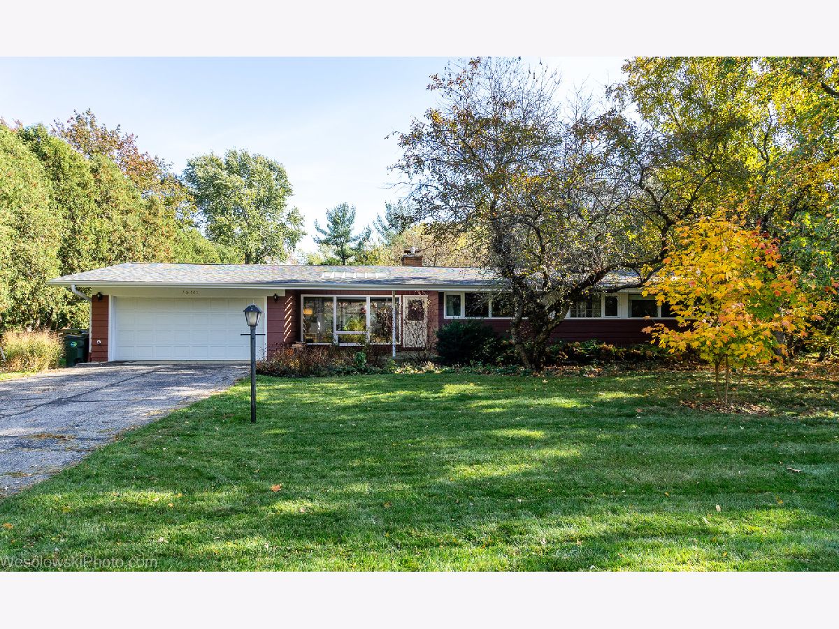 Homes Sold Lawn Meadow Naperville Illinois, 7S135 Thornapple