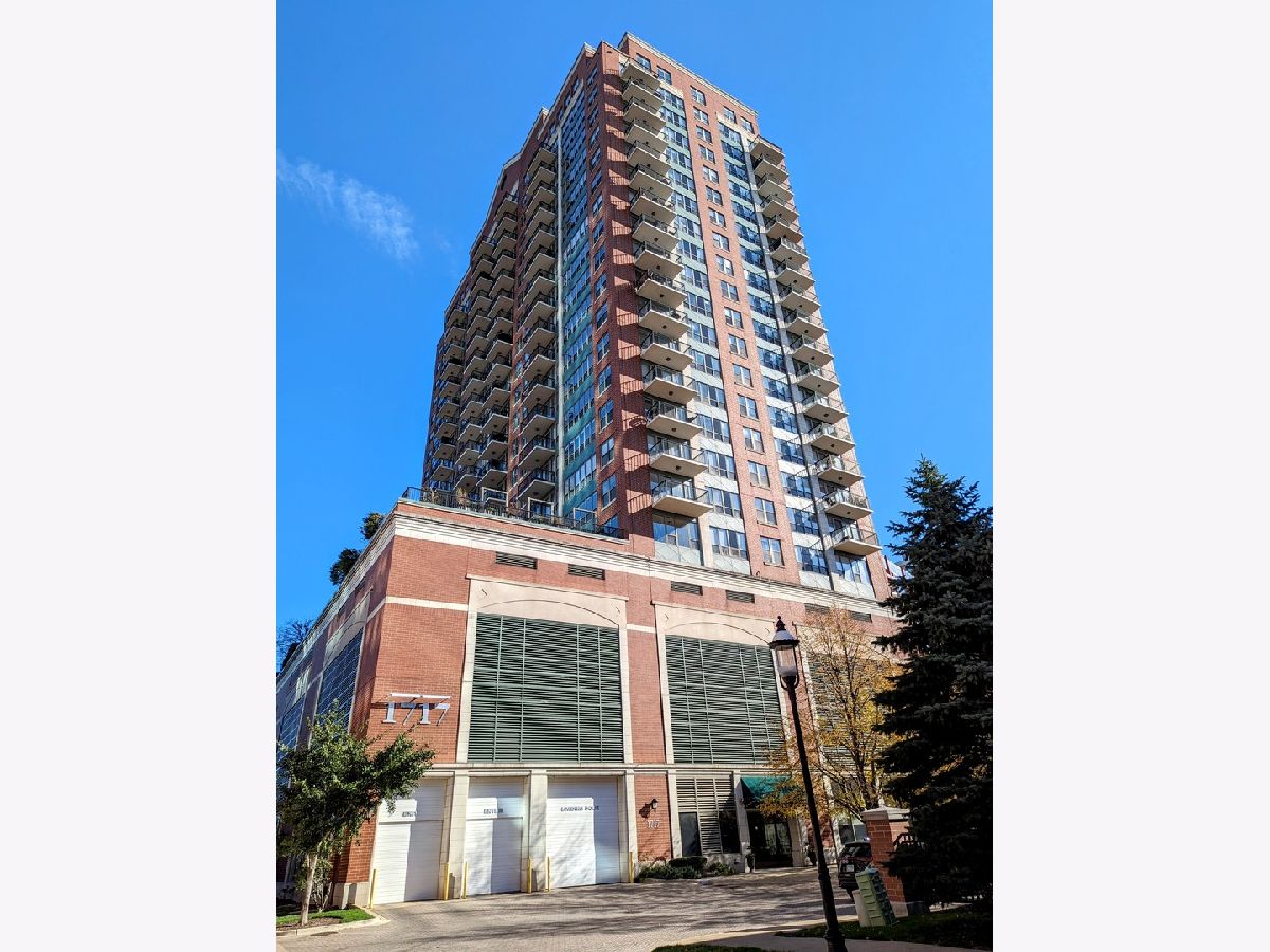 Condos & Townhomes & Homes Rented Prairie District Homes Chicago Illinois, 1717 Prairie