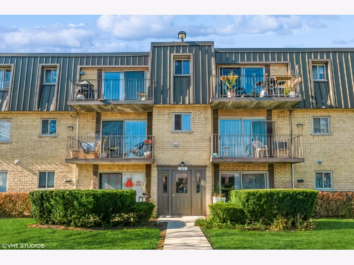 Condominiums Sold Fairway Greens Wheeling Illinois, 584 Fairway View