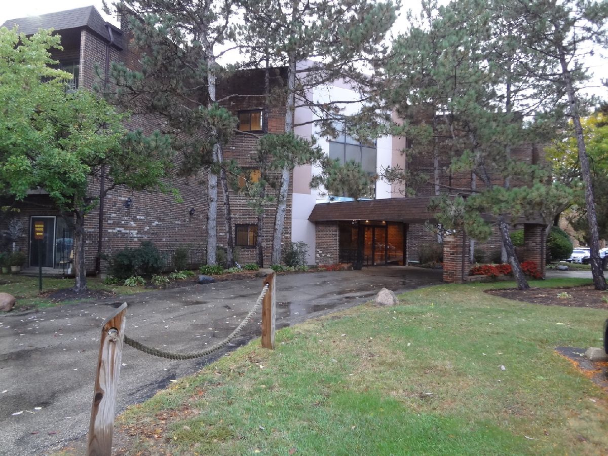 Condominiums Rented Glencove Estates Glenview Illinois, 1026 Castilian