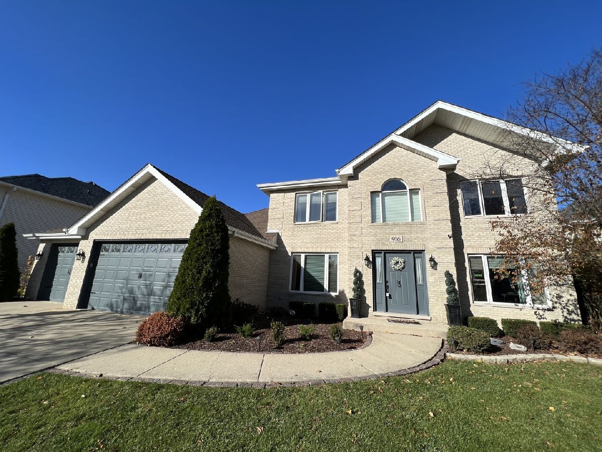 Homes Sold Internationale Estates Woodridge Illinois, 916 Naples