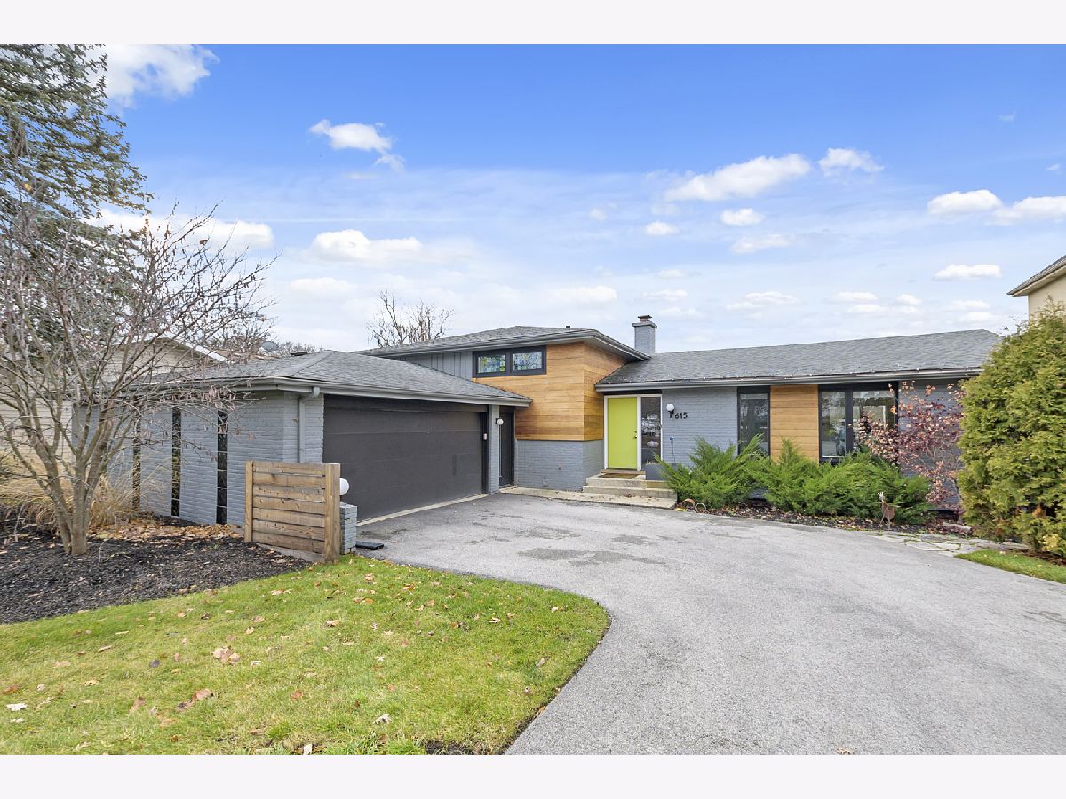 Homes Sold Mount Forest Willow Springs Illinois, 615 Oakwood